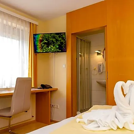 Hotel 1a Steiner 3*